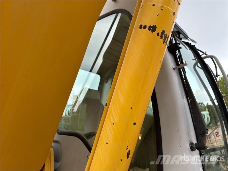 Kobelco SK210LC Pásové rýpadlá