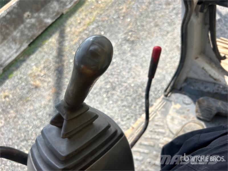 Kobelco SK210LC Bagri goseničarji