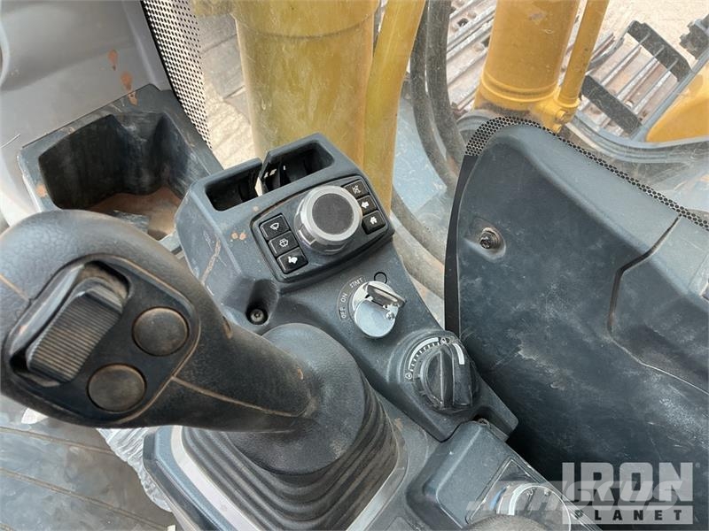 Kobelco SK210LC-11 Tracked Excavator 履帶式 挖土機/掘鑿機/挖掘機