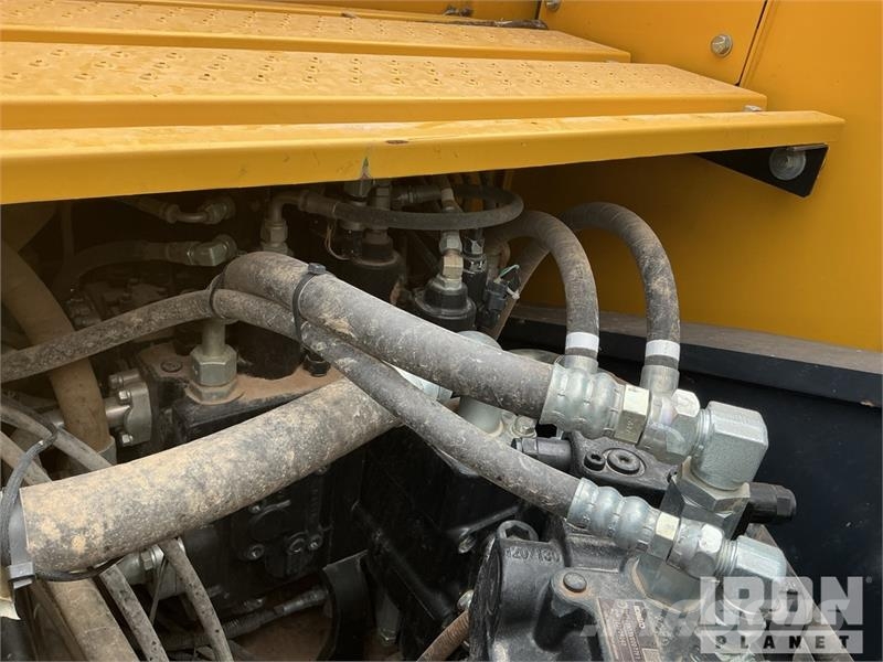 Kobelco SK210LC-11 Tracked Excavator 履帶式 挖土機/掘鑿機/挖掘機