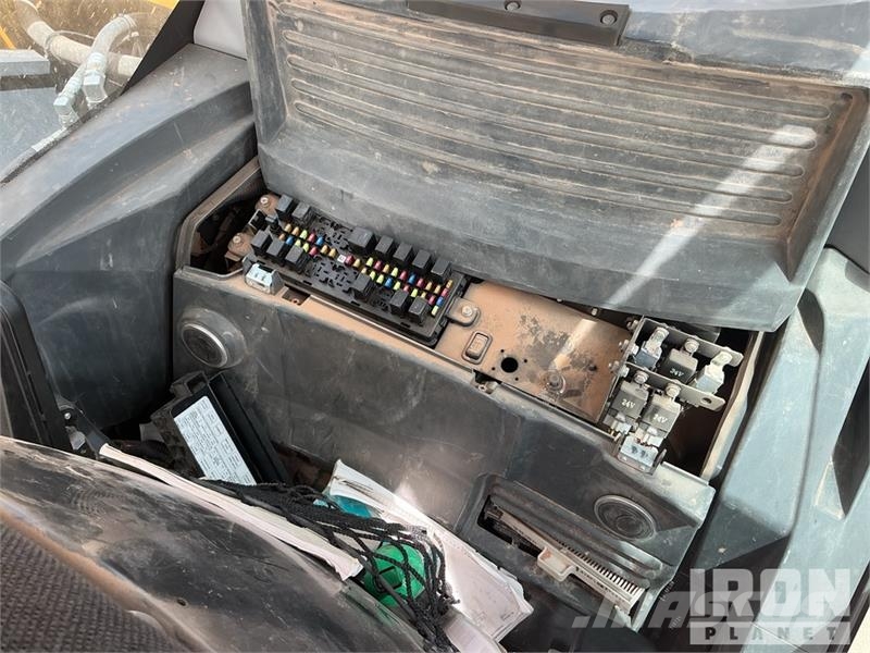 Kobelco SK210LC-11 Tracked Excavator 履帶式 挖土機/掘鑿機/挖掘機
