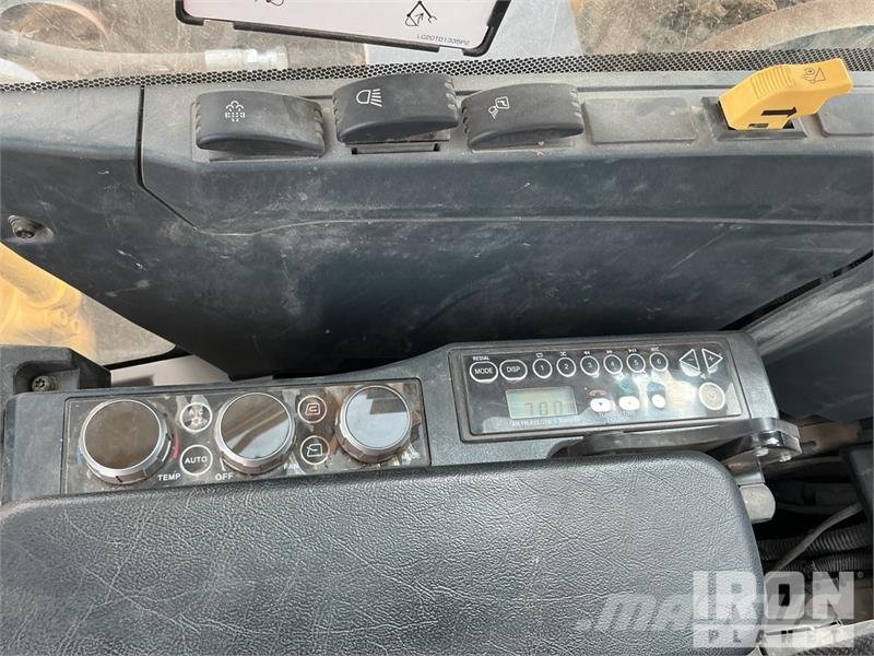 Kobelco SK210LC-11 Tracked Excavator 履帶式 挖土機/掘鑿機/挖掘機