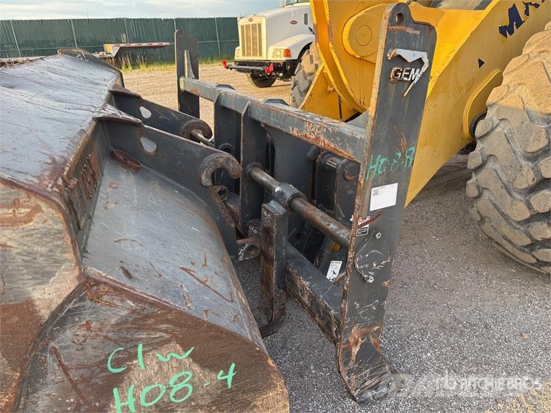 Komatsu 100 in Wheel Loader Forks - Fits CFHP 416 Fourche