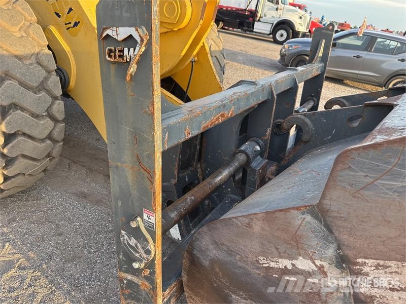 Komatsu 100 in Wheel Loader Forks - Fits CFHP 416 Fourche