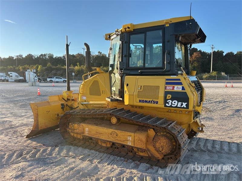 Komatsu D39EX-24 Crawler Dozer بلدوزرات مجنزرة