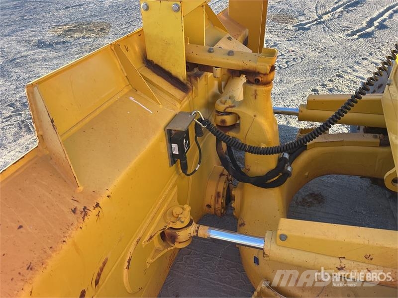 Komatsu D39EX-24 Crawler Dozer بلدوزرات مجنزرة