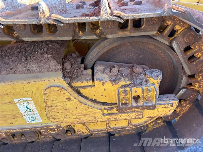 Komatsu D39EX-24 Crawler Dozer بلدوزرات مجنزرة