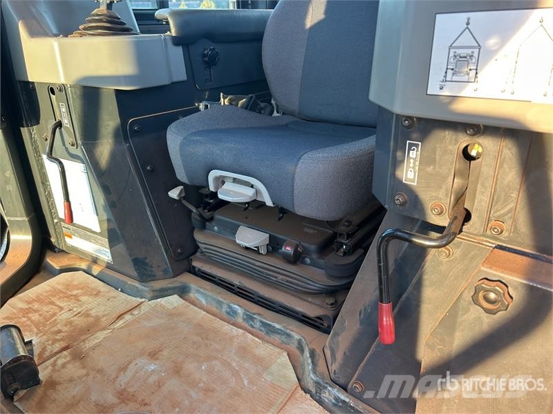 Komatsu D39EX-24 Crawler Dozer بلدوزرات مجنزرة