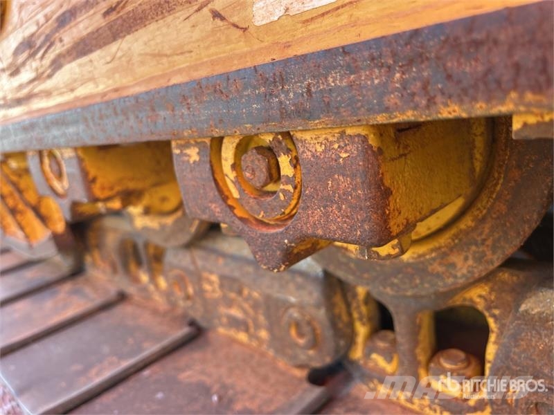 Komatsu D39EX-24 Crawler Dozer بلدوزرات مجنزرة
