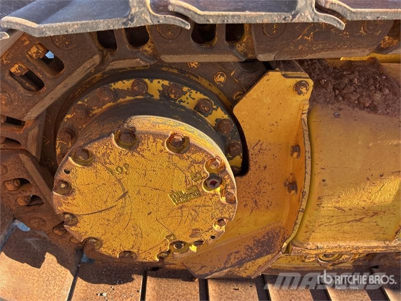 Komatsu D39EX-24 Crawler Dozer بلدوزرات مجنزرة