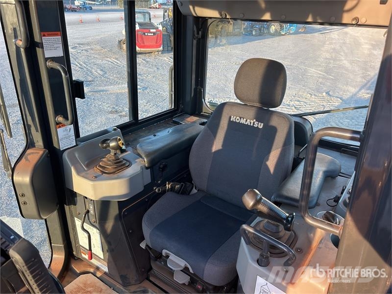 Komatsu D39EX-24 Crawler Dozer بلدوزرات مجنزرة