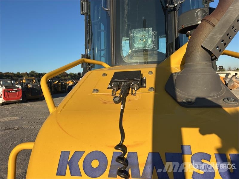 Komatsu D39EX-24 Crawler Dozer بلدوزرات مجنزرة
