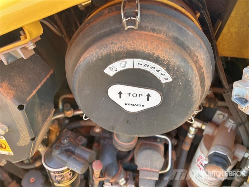 Komatsu D39EX-24 Crawler Dozer بلدوزرات مجنزرة