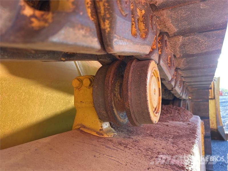 Komatsu D39EX-24 Crawler Dozer بلدوزرات مجنزرة