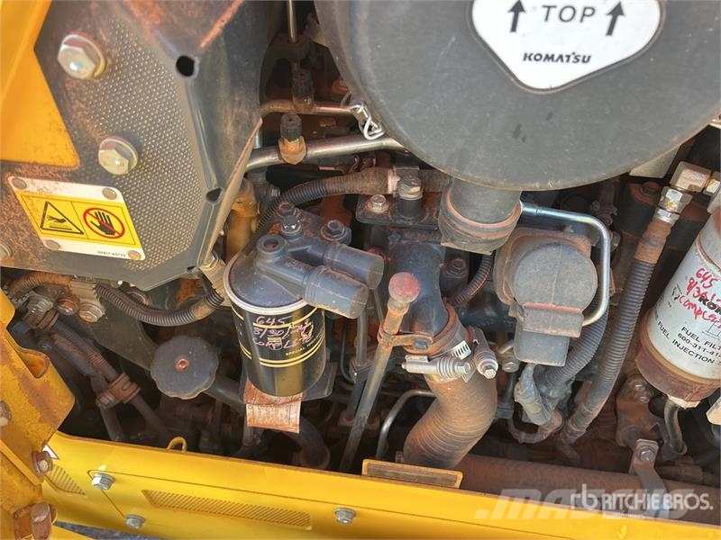 Komatsu D39EX-24 Crawler Dozer بلدوزرات مجنزرة