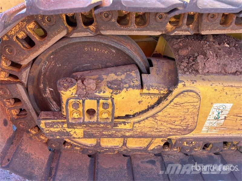 Komatsu D39EX-24 Crawler Dozer بلدوزرات مجنزرة