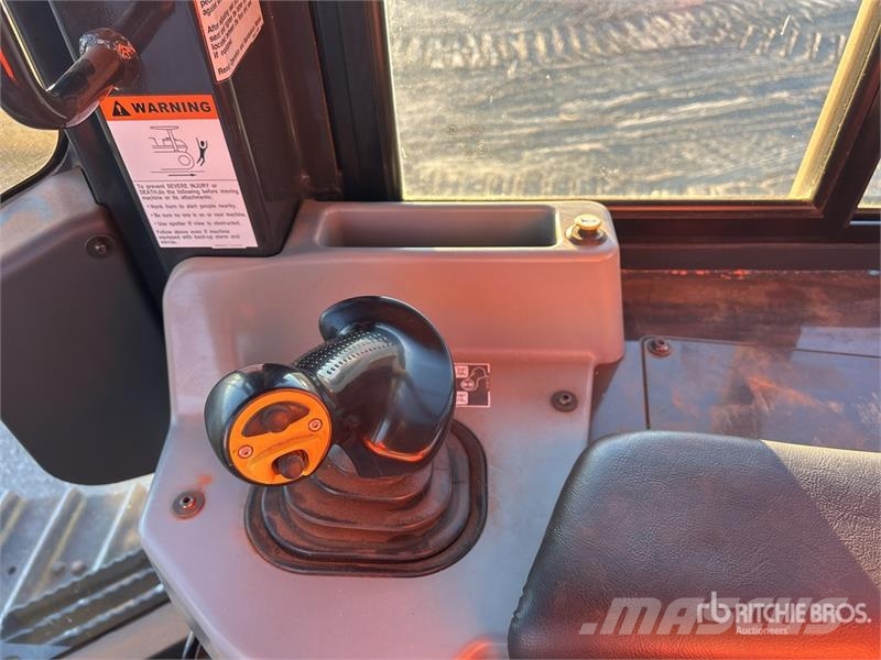 Komatsu D39EX-24 Crawler Dozer بلدوزرات مجنزرة