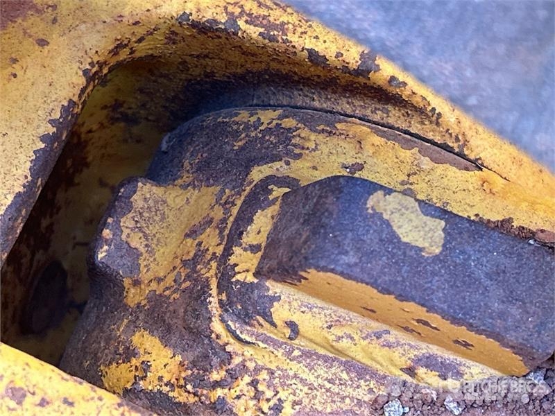 Komatsu D39EX-24 Crawler Dozer بلدوزرات مجنزرة