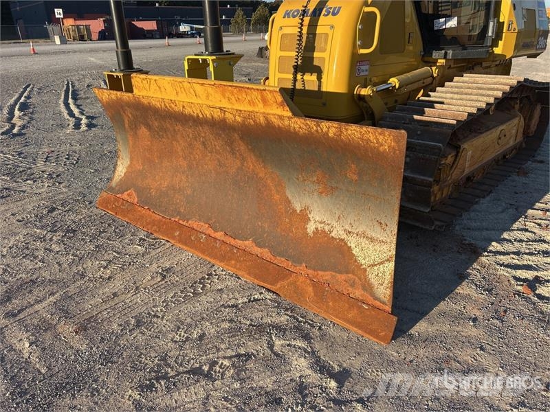 Komatsu D39EX-24 Crawler Dozer بلدوزرات مجنزرة