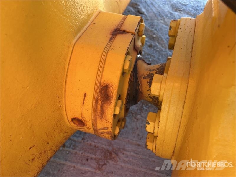 Komatsu D39EX-24 Crawler Dozer بلدوزرات مجنزرة