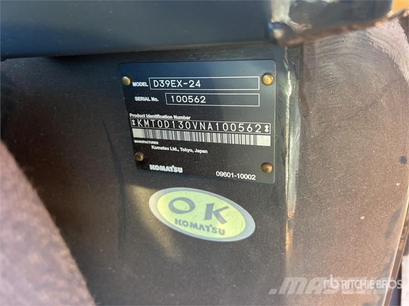 Komatsu D39EX-24 Crawler Dozer بلدوزرات مجنزرة