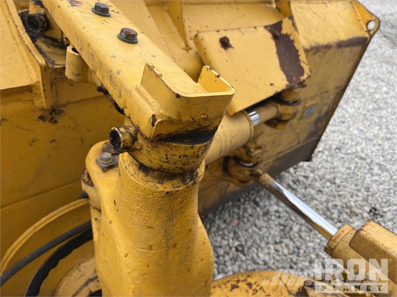 Komatsu D39PX-24 Crawler Dozer بلدوزرات مجنزرة