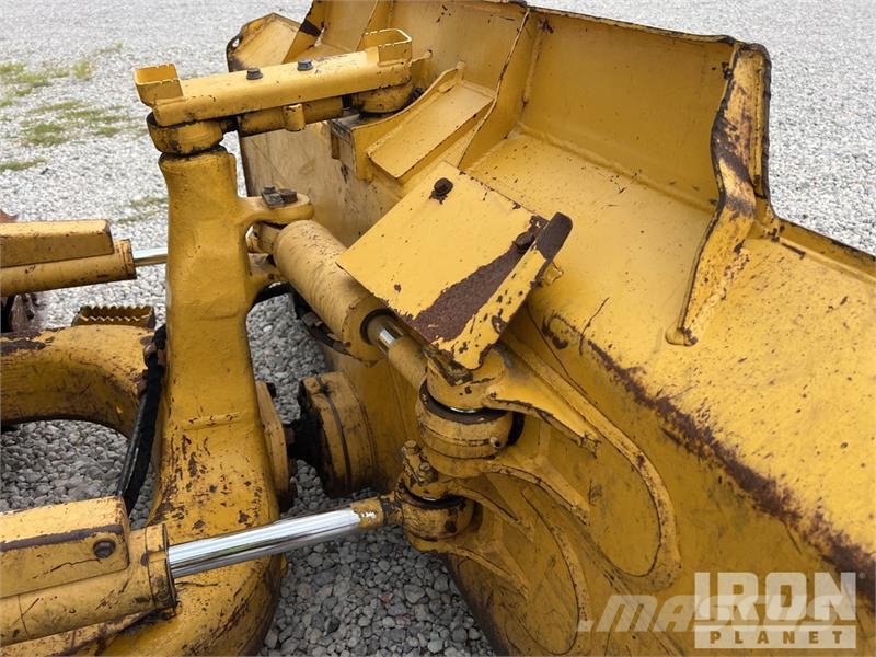 Komatsu D39PX-24 Crawler Dozer بلدوزرات مجنزرة