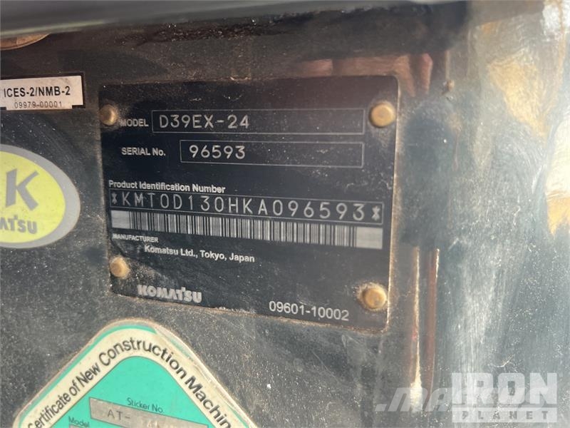 Komatsu D39PX-24 Crawler Dozer بلدوزرات مجنزرة