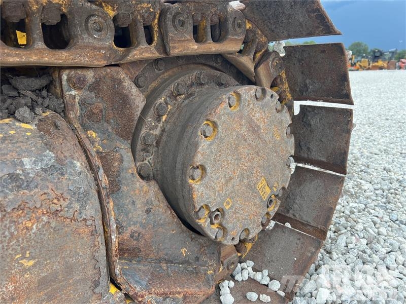 Komatsu D39PX-24 Crawler Dozer بلدوزرات مجنزرة