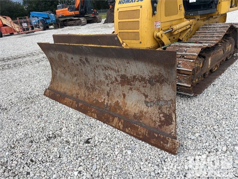 Komatsu D39PX-24 Crawler Dozer بلدوزرات مجنزرة