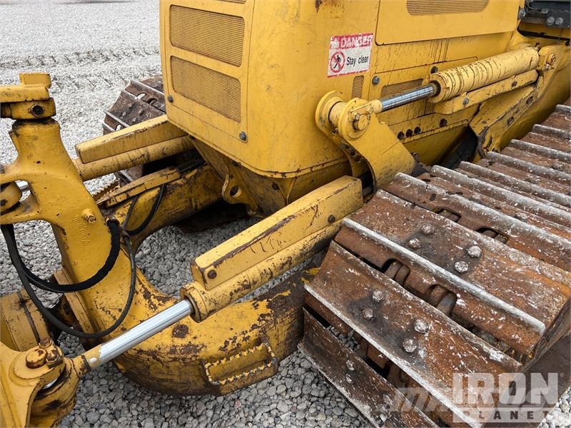 Komatsu D39PX-24 Crawler Dozer بلدوزرات مجنزرة