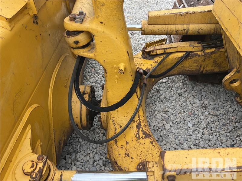 Komatsu D39PX-24 Crawler Dozer بلدوزرات مجنزرة
