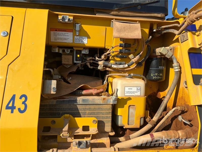 Komatsu D51PXi-24 Crawler Dozer Bulldozer på larvebånd