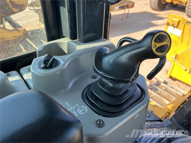 Komatsu D61EXI-24 Crawler Dozer Crawler dozers