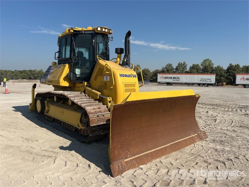 Komatsu D61EXI-24 Crawler Dozer Crawler dozers
