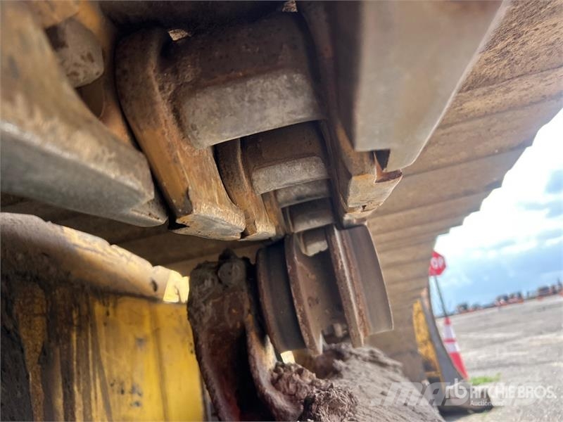 Komatsu D61PX Buldožerji goseničarji