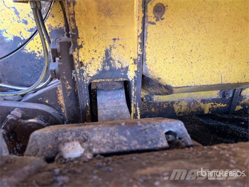 Komatsu D61PX-12 Pásové dozéry