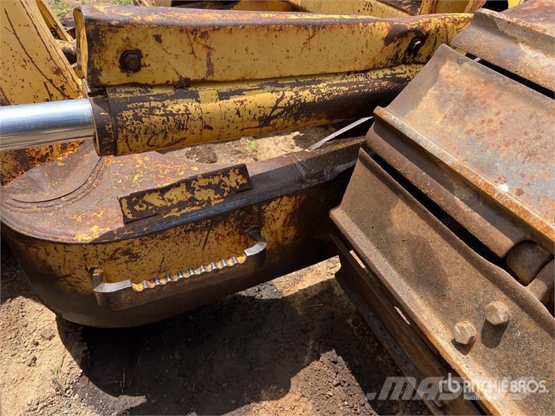 Komatsu D61PX-12 Pásové dozéry
