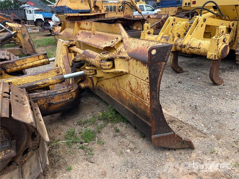 Komatsu D61PX-12 Pásové dozéry