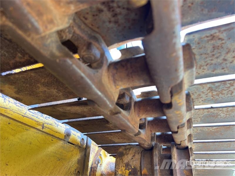 Komatsu D61PX-12 Pásové dozéry