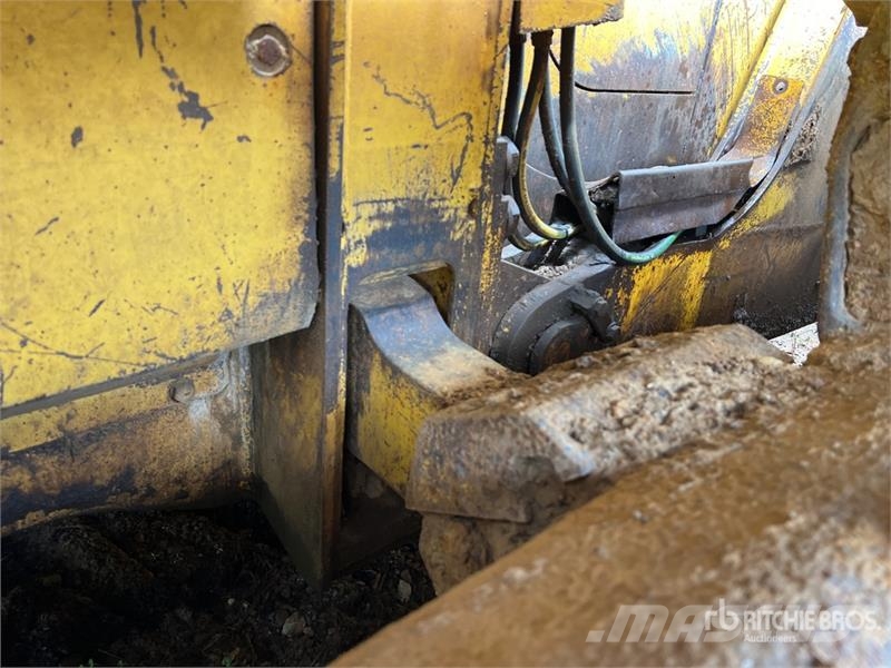 Komatsu D61PX-12 Pásové dozéry