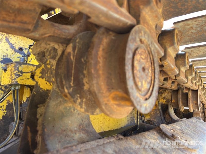 Komatsu D61PX-12 Pásové dozéry