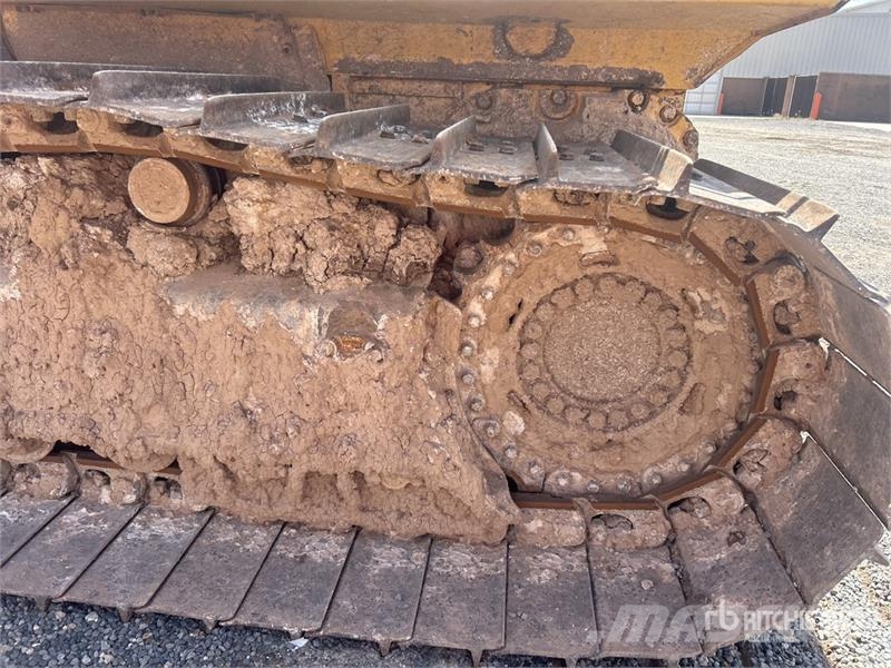 Komatsu D61PX-15E0 Buldooserid