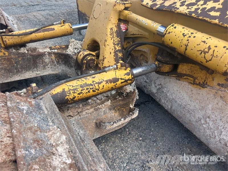 Komatsu D61PX-15E0 Buldooserid