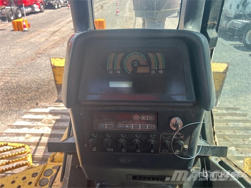 Komatsu D61PX-15E0 Buldooserid
