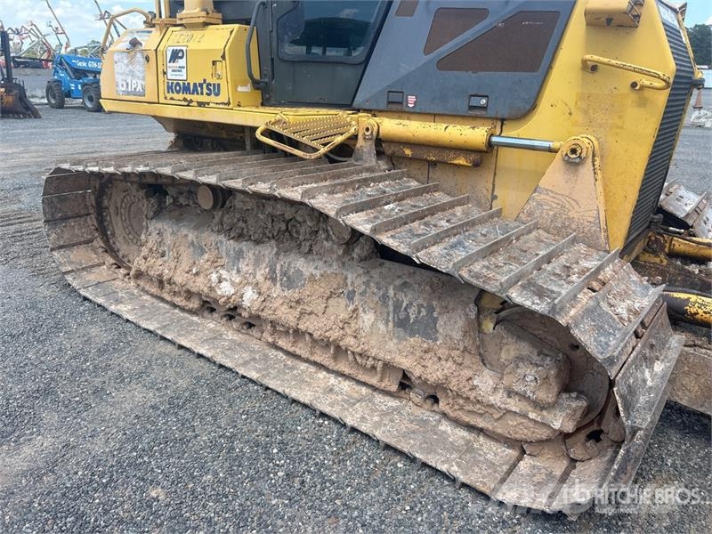 Komatsu D61PX-15E0 Buldooserid