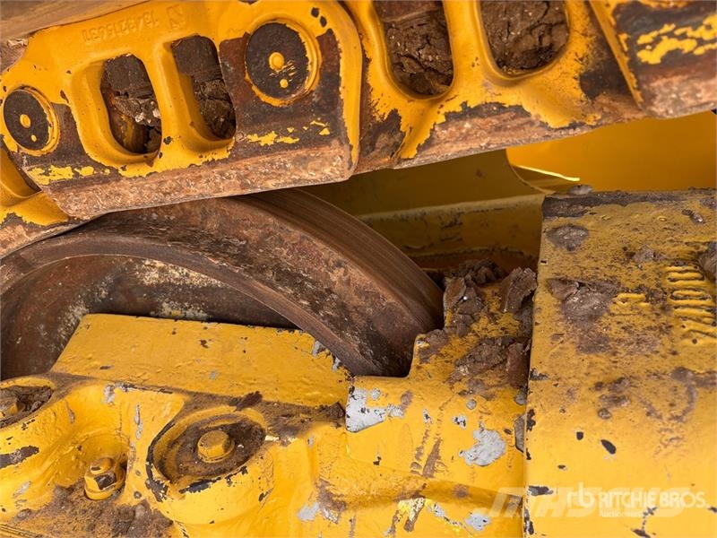 Komatsu D61PX-24 Crawler dozers