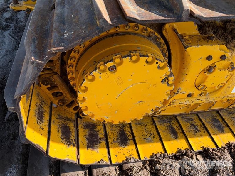 Komatsu D61PX-24 Crawler dozers