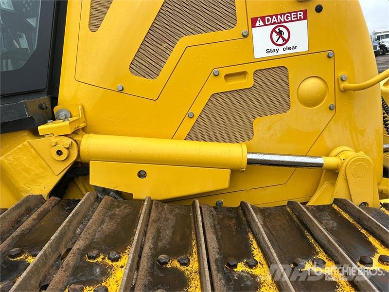 Komatsu D61PX-24 Crawler dozers