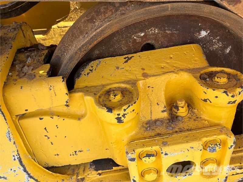 Komatsu D61PX-24 Crawler dozers